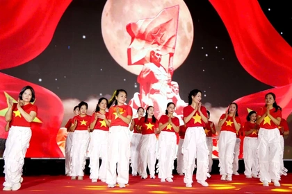 Phụ nữ phường Hạc Thành giao lưu văn nghệ kỷ niệm các ngày lễ lớn